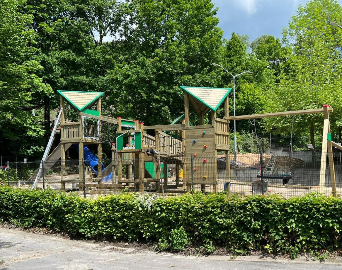 Het Hertenbos Chalet 136 - Bos- Groene Oase- Rustmoment- Zwembad デュルビュイ エクステリア 写真