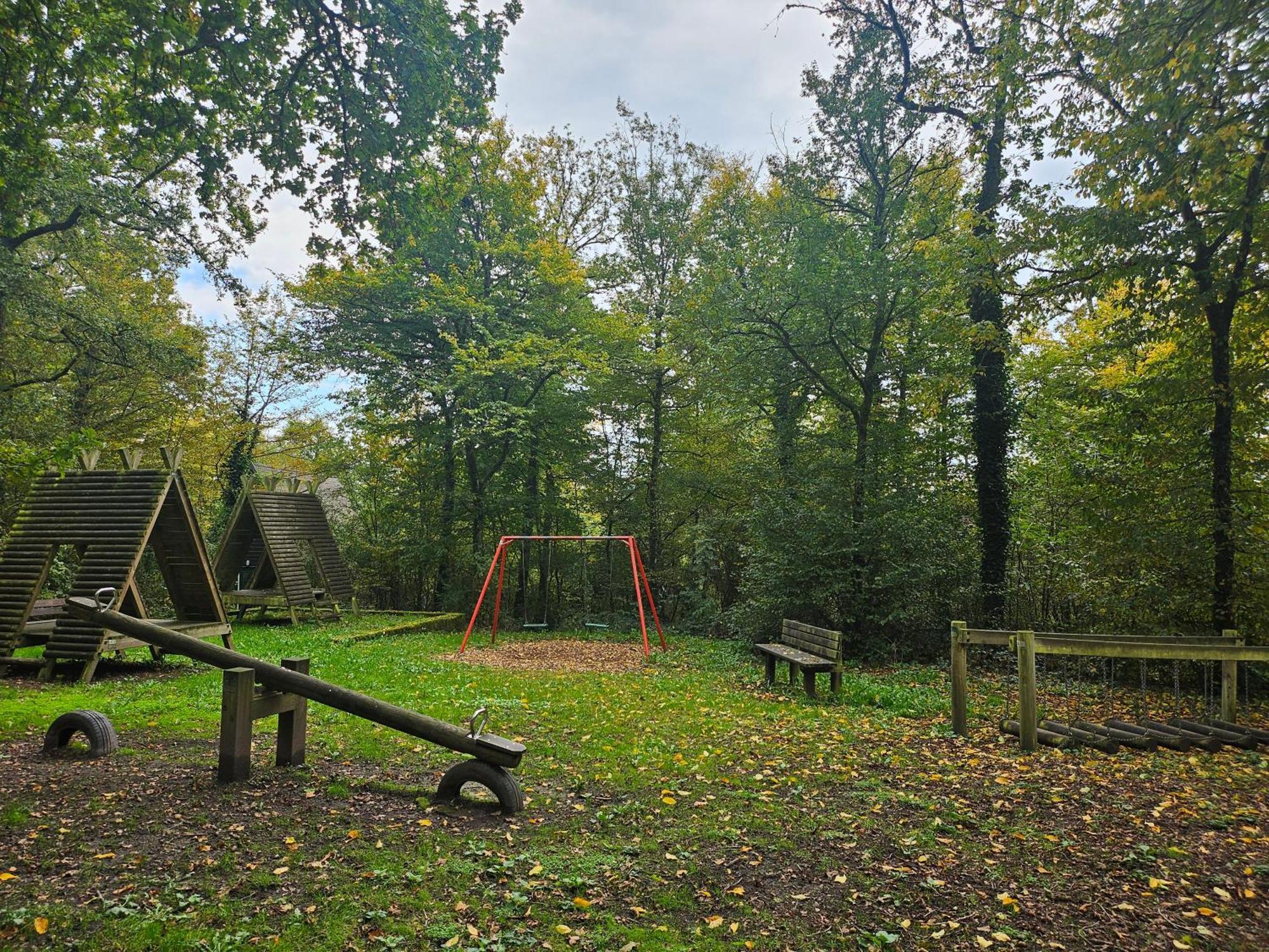 Het Hertenbos Chalet 136 - Bos- Groene Oase- Rustmoment- Zwembad デュルビュイ エクステリア 写真